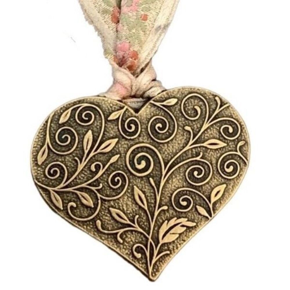 Vintage Victorian Style Brass Tone Heart Pendant Ribbon Choker Necklace